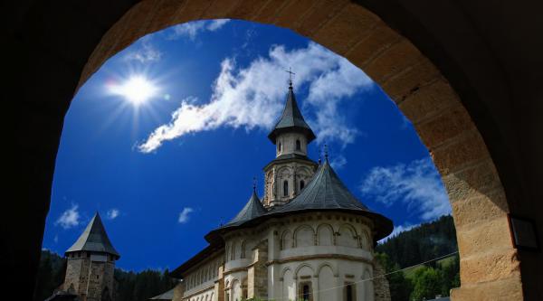 MăNăSTIREA PUTNA - PUTNA, SUCEAVA